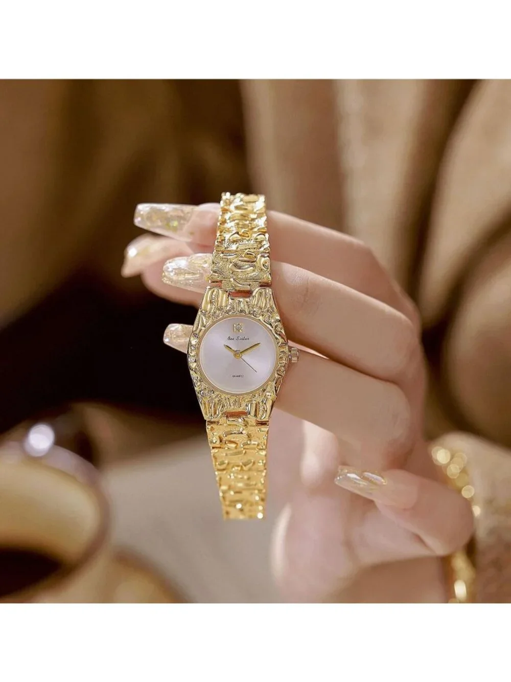 Women's Gold White Luxurious Textured Jewelry Chain Minimalist Dial Quartz Watch